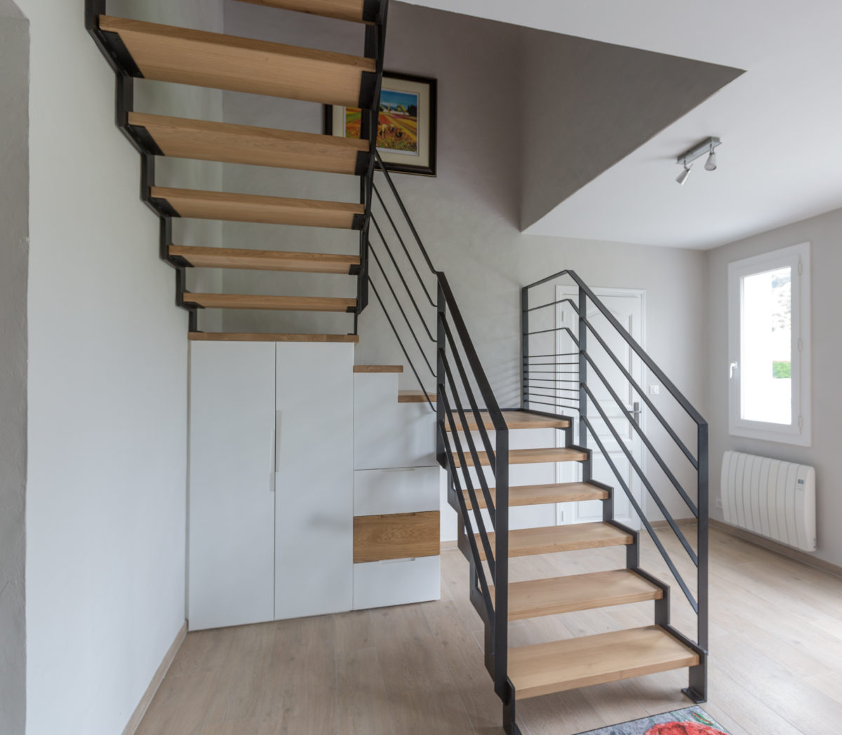 Création d'un escalier et sous escalier de rangement sur mesure Abilan menuiserie.